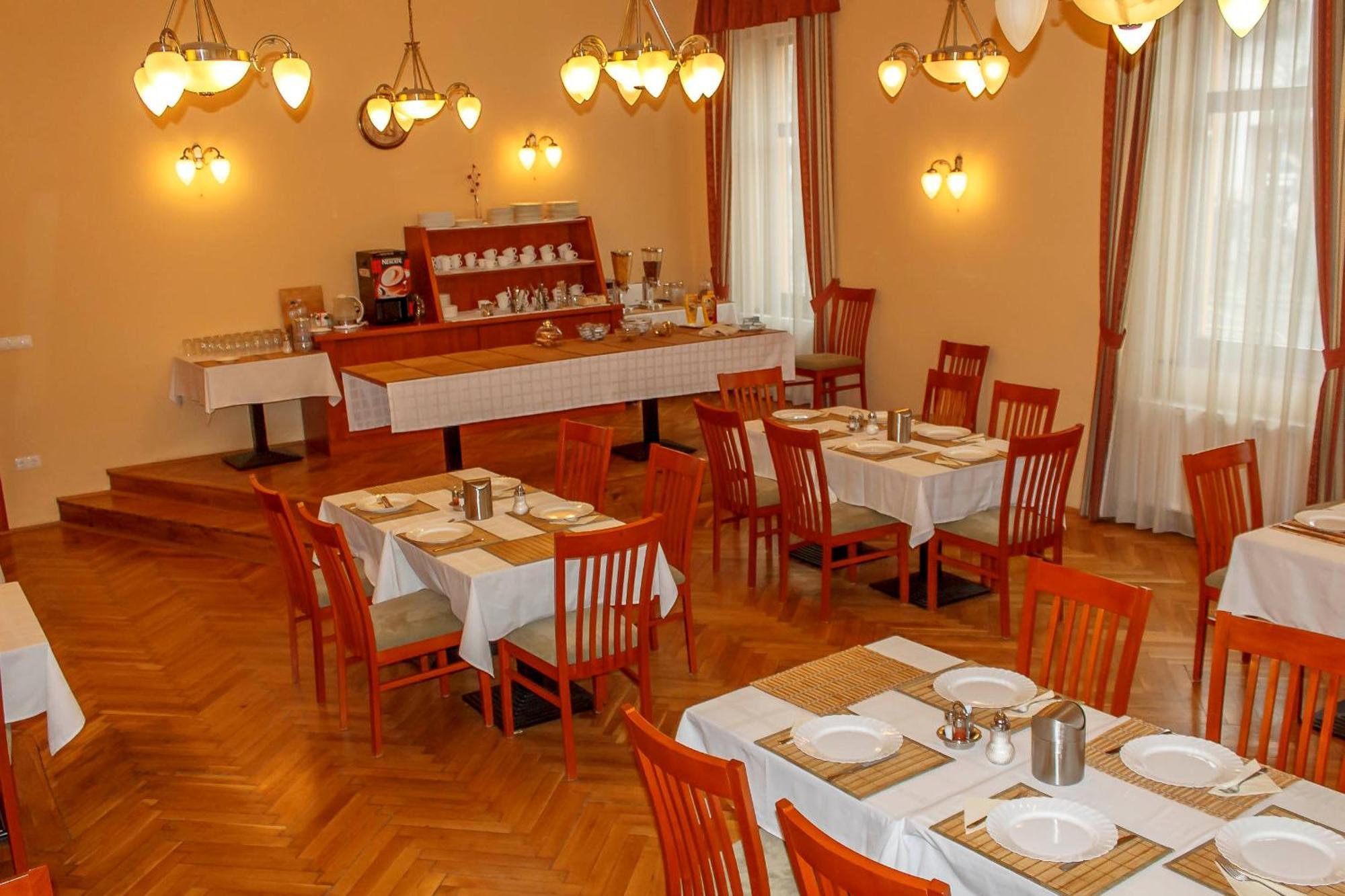 Pannon Hotel Bejelentkezes 20 Oraig, Check-In Until 20 O'Clock, Einchecken Bis 20 Uhr Mohács Dış mekan fotoğraf