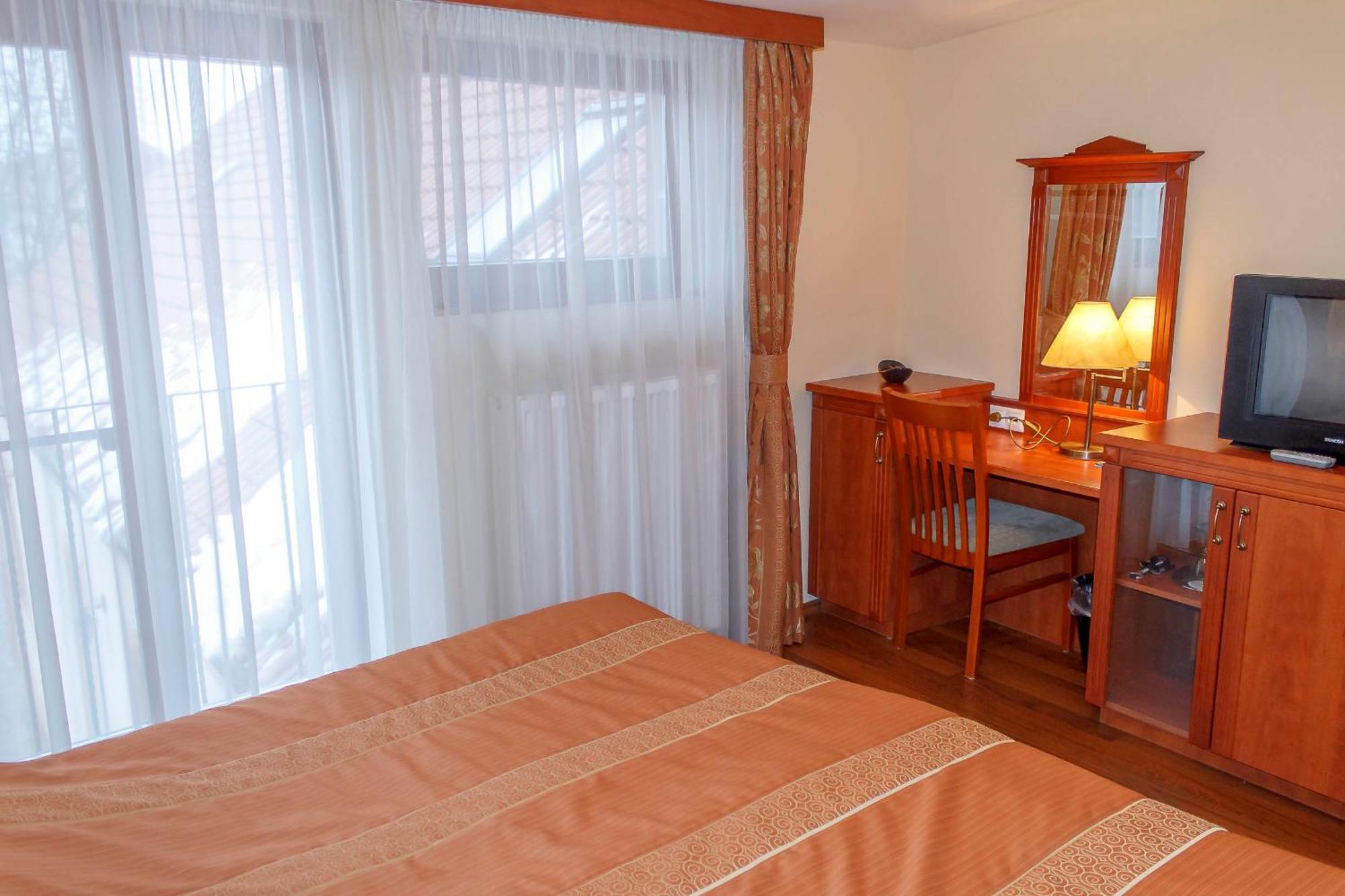 Pannon Hotel Bejelentkezes 20 Oraig, Check-In Until 20 O'Clock, Einchecken Bis 20 Uhr Mohács Dış mekan fotoğraf