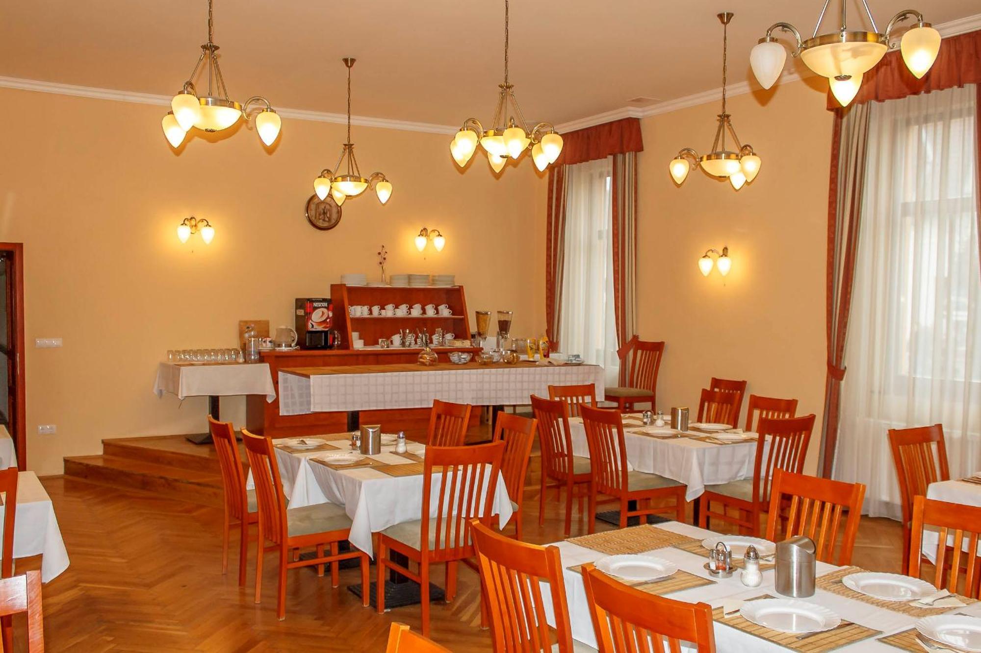 Pannon Hotel Bejelentkezes 20 Oraig, Check-In Until 20 O'Clock, Einchecken Bis 20 Uhr Mohács Dış mekan fotoğraf