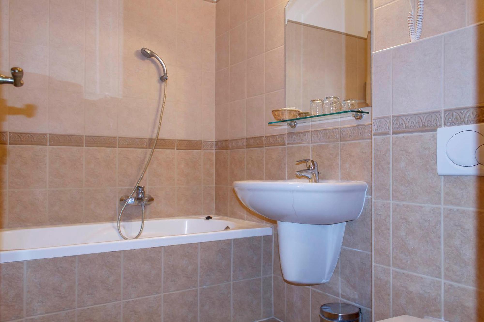 Pannon Hotel Bejelentkezes 20 Oraig, Check-In Until 20 O'Clock, Einchecken Bis 20 Uhr Mohács Dış mekan fotoğraf