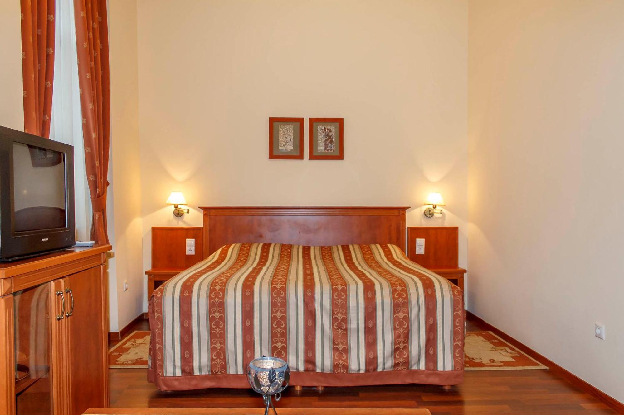 Pannon Hotel Bejelentkezes 20 Oraig, Check-In Until 20 O'Clock, Einchecken Bis 20 Uhr Mohács Dış mekan fotoğraf