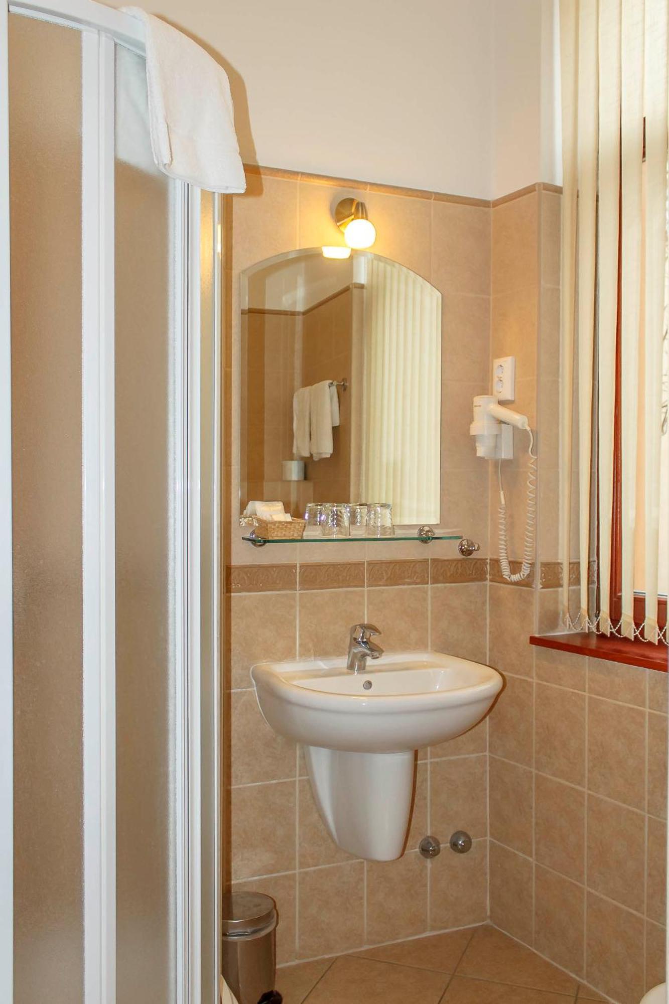 Pannon Hotel Bejelentkezes 20 Oraig, Check-In Until 20 O'Clock, Einchecken Bis 20 Uhr Mohács Dış mekan fotoğraf
