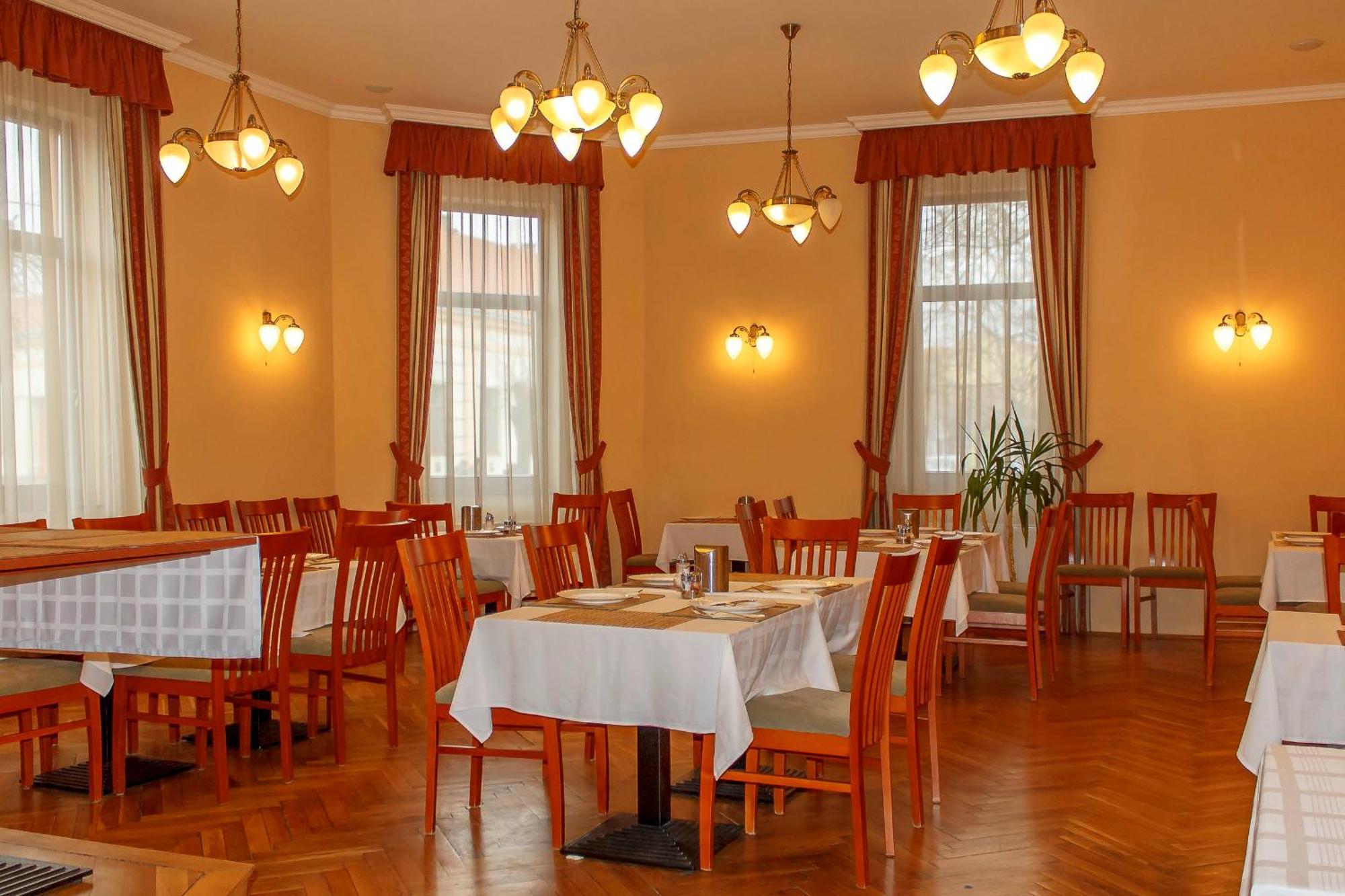 Pannon Hotel Bejelentkezes 20 Oraig, Check-In Until 20 O'Clock, Einchecken Bis 20 Uhr Mohács Dış mekan fotoğraf