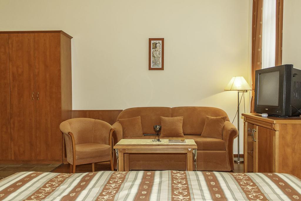 Pannon Hotel Bejelentkezes 20 Oraig, Check-In Until 20 O'Clock, Einchecken Bis 20 Uhr Mohács Dış mekan fotoğraf